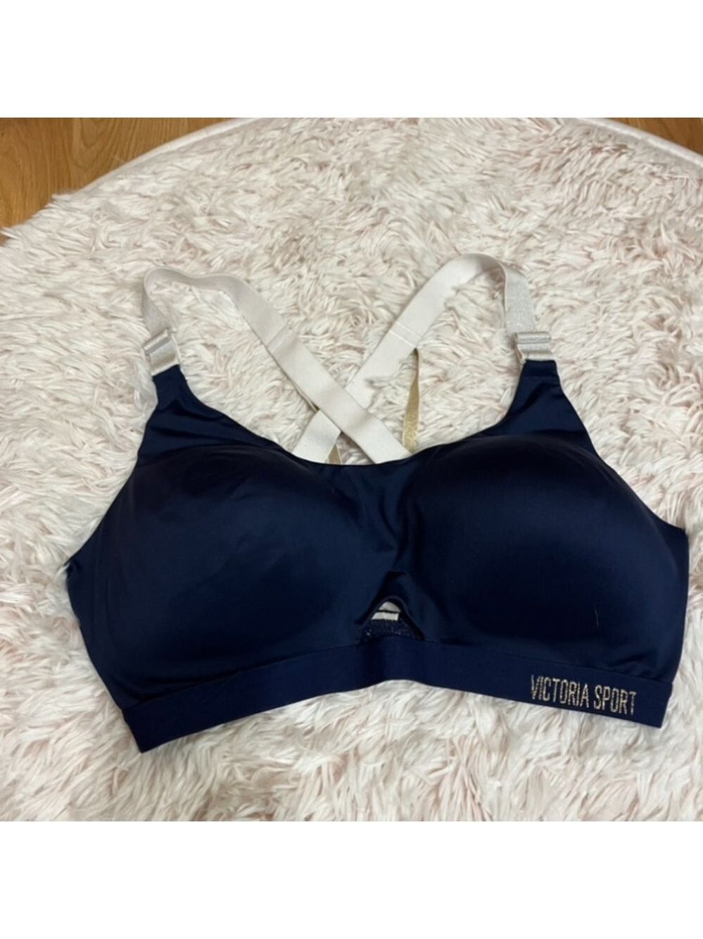 Victoria’s Secret Incredible Light Weight Medium Support Wire Less Sports Bra